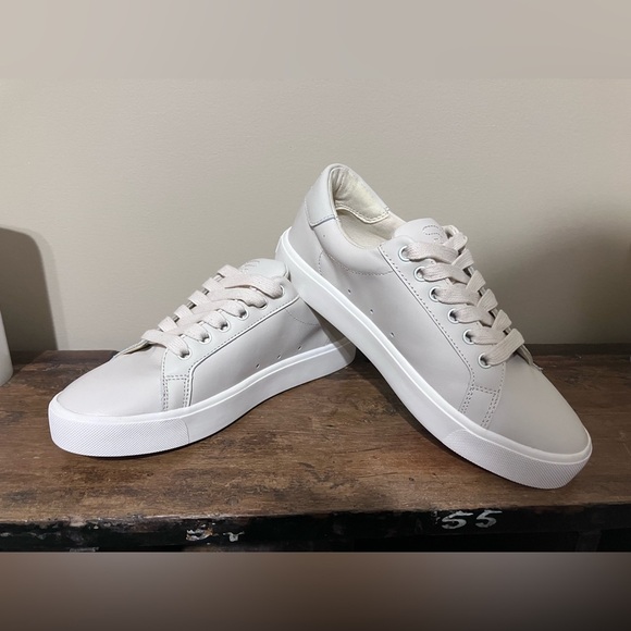NWOT! Sam Edelman Ethel Sneaker. - Picture 1 of 12